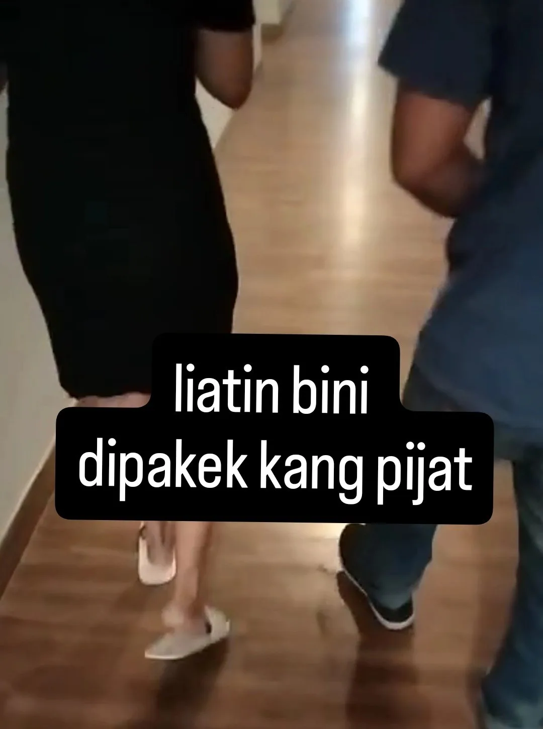 liatin bini dipake kang pijat